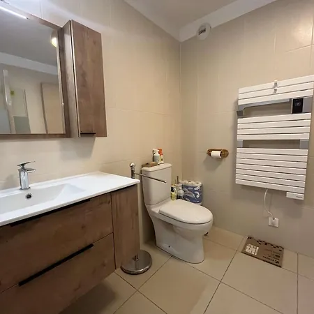 T2 Climatise Avec Terrasse, Proche Plages Et Commerces, Ideal Famille, Linge Inclus - Fr-1-650-24 *
