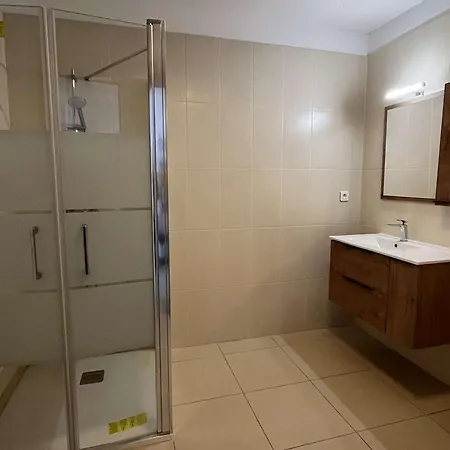 Apartman T2 Climatise Avec Terrasse, Proche Plages Et Commerces, Ideal Famille, Linge Inclus - Fr-1-650-24 *